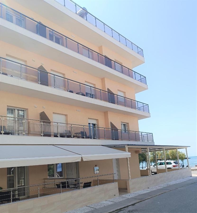 Navarino Luxe Suites With Sea View Peraía エクステリア 写真